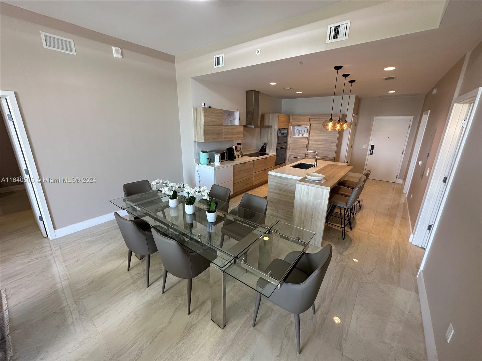 Photo 16 of 33 of 16385 Biscayne Blvd PH7 condo
