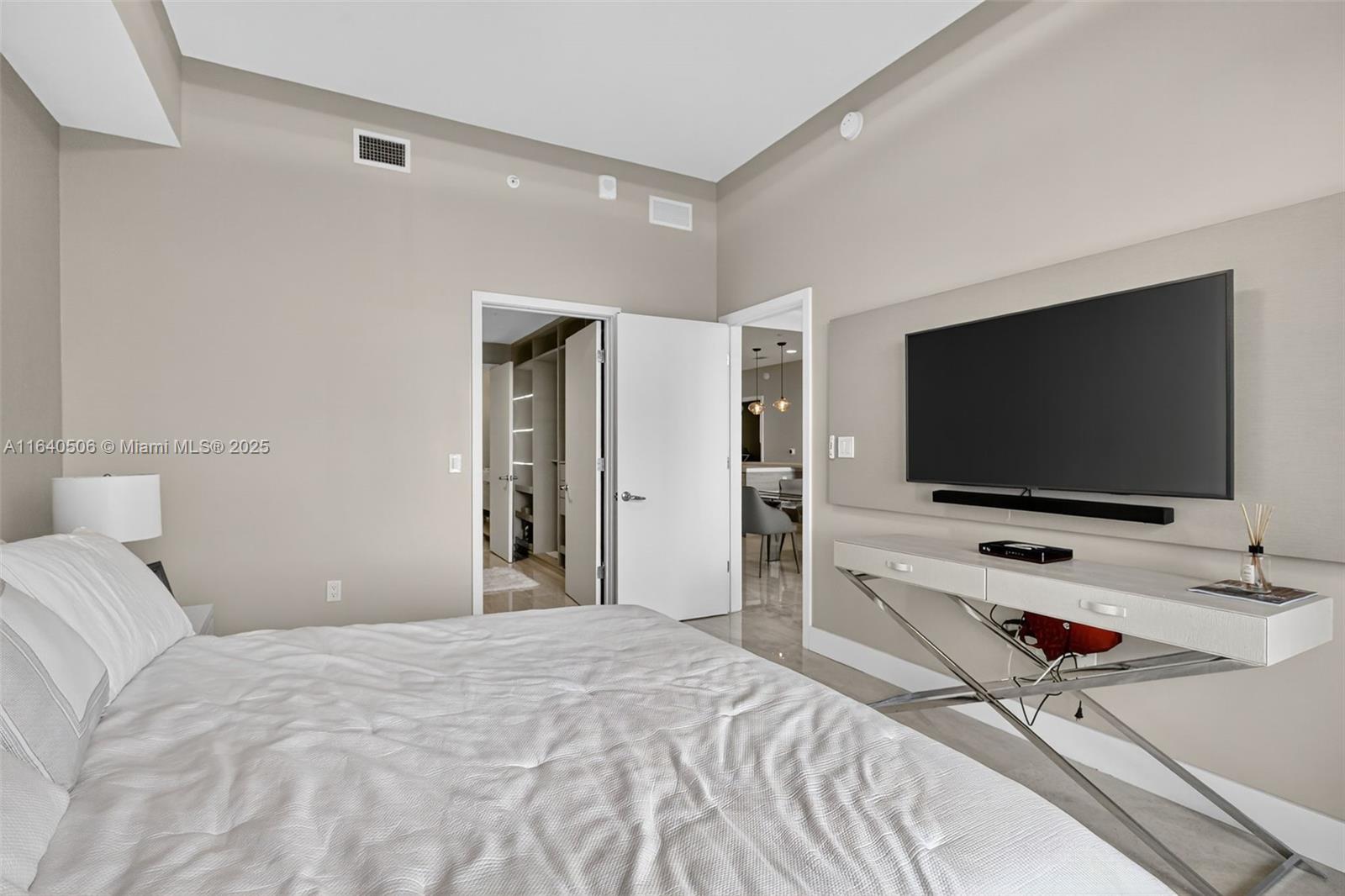 THE HARBOUR SOUTH CONDO - Residential