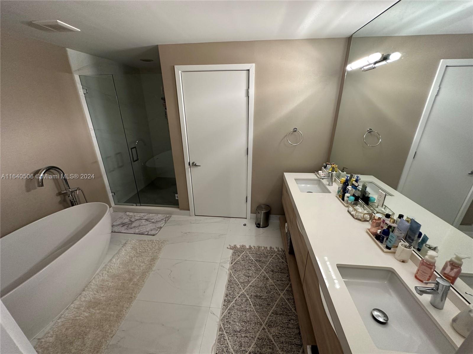 Photo 23 of 33 of 16385 Biscayne Blvd PH7 condo