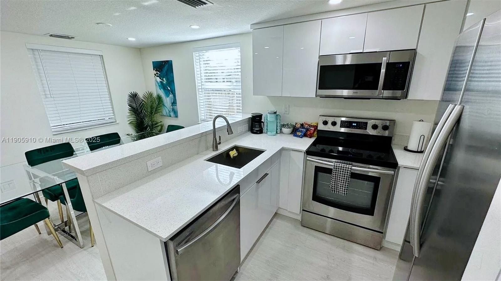 BRICKELL RIVERVIEW - Residential Income