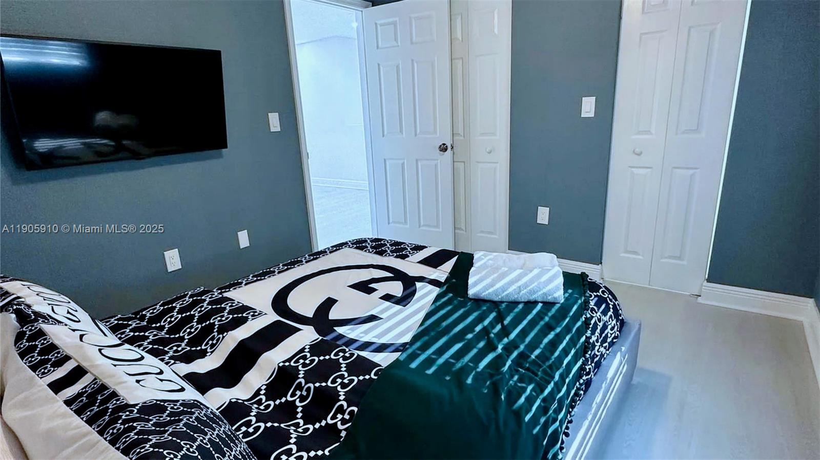 BRICKELL RIVERVIEW - Residential Income