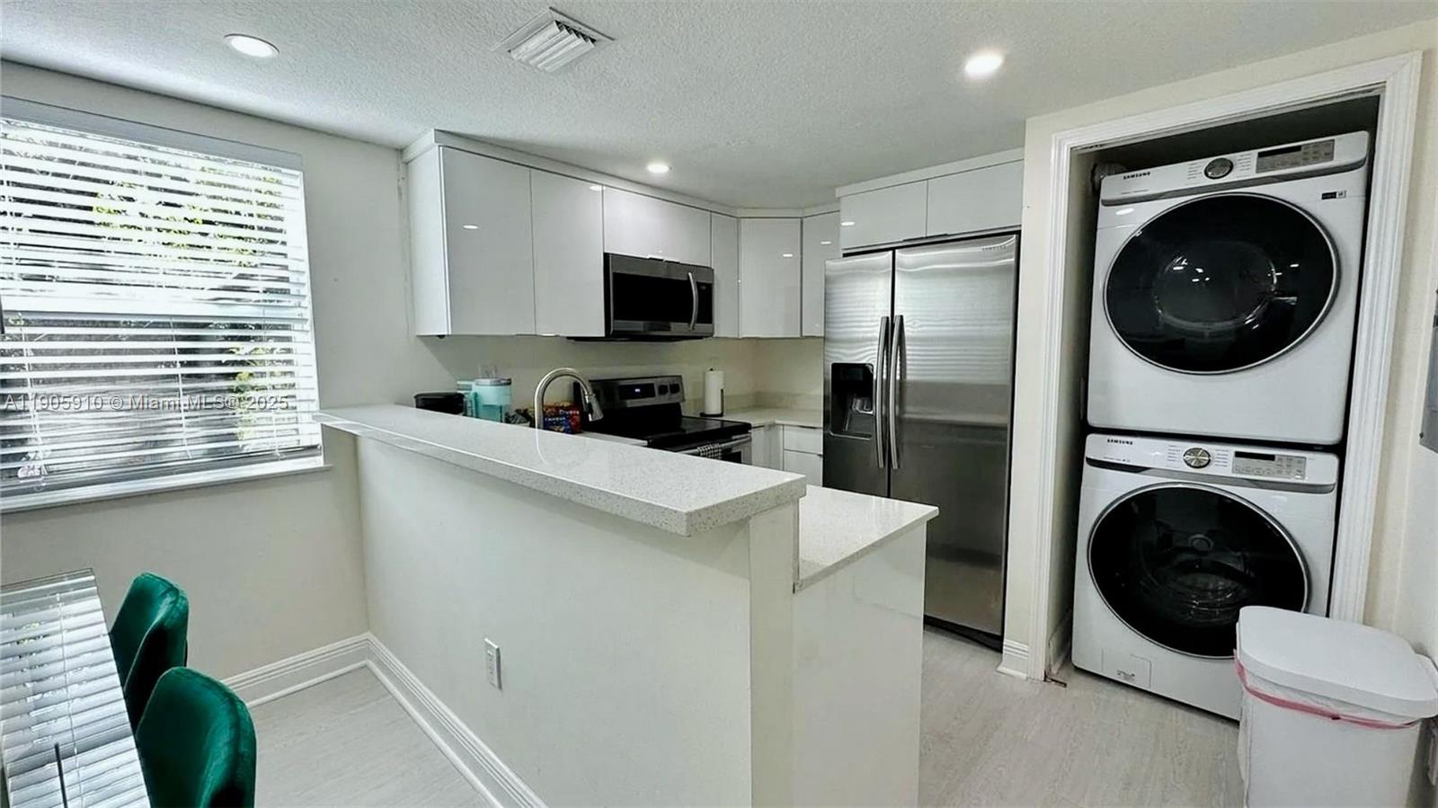 BRICKELL RIVERVIEW - Residential Income