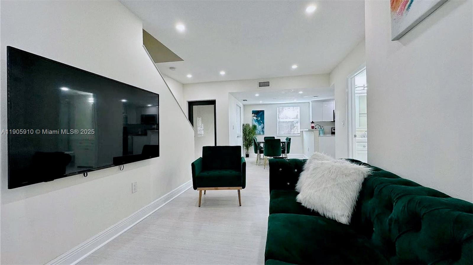 BRICKELL RIVERVIEW - Residential Income