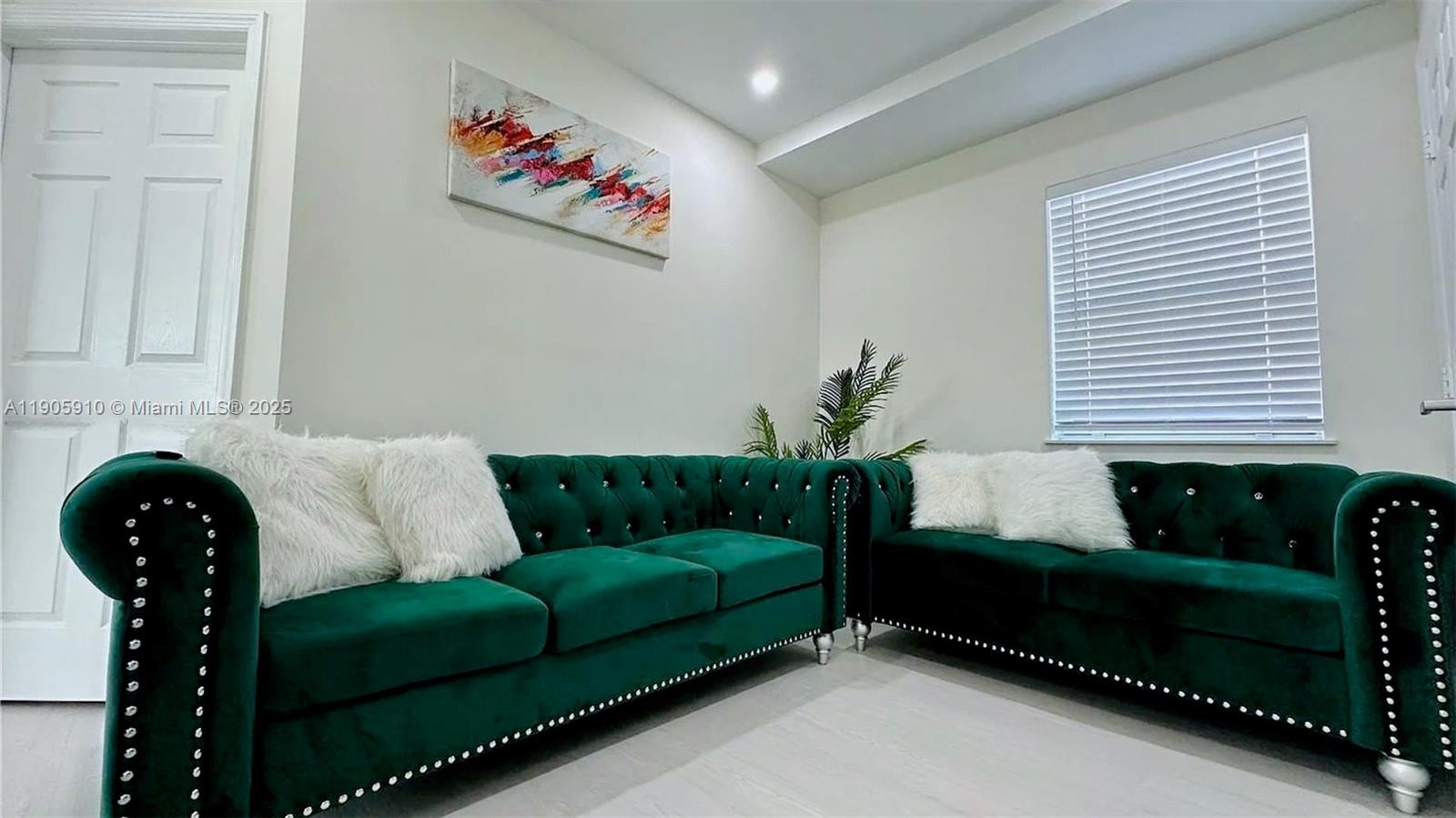 BRICKELL RIVERVIEW - Residential Income