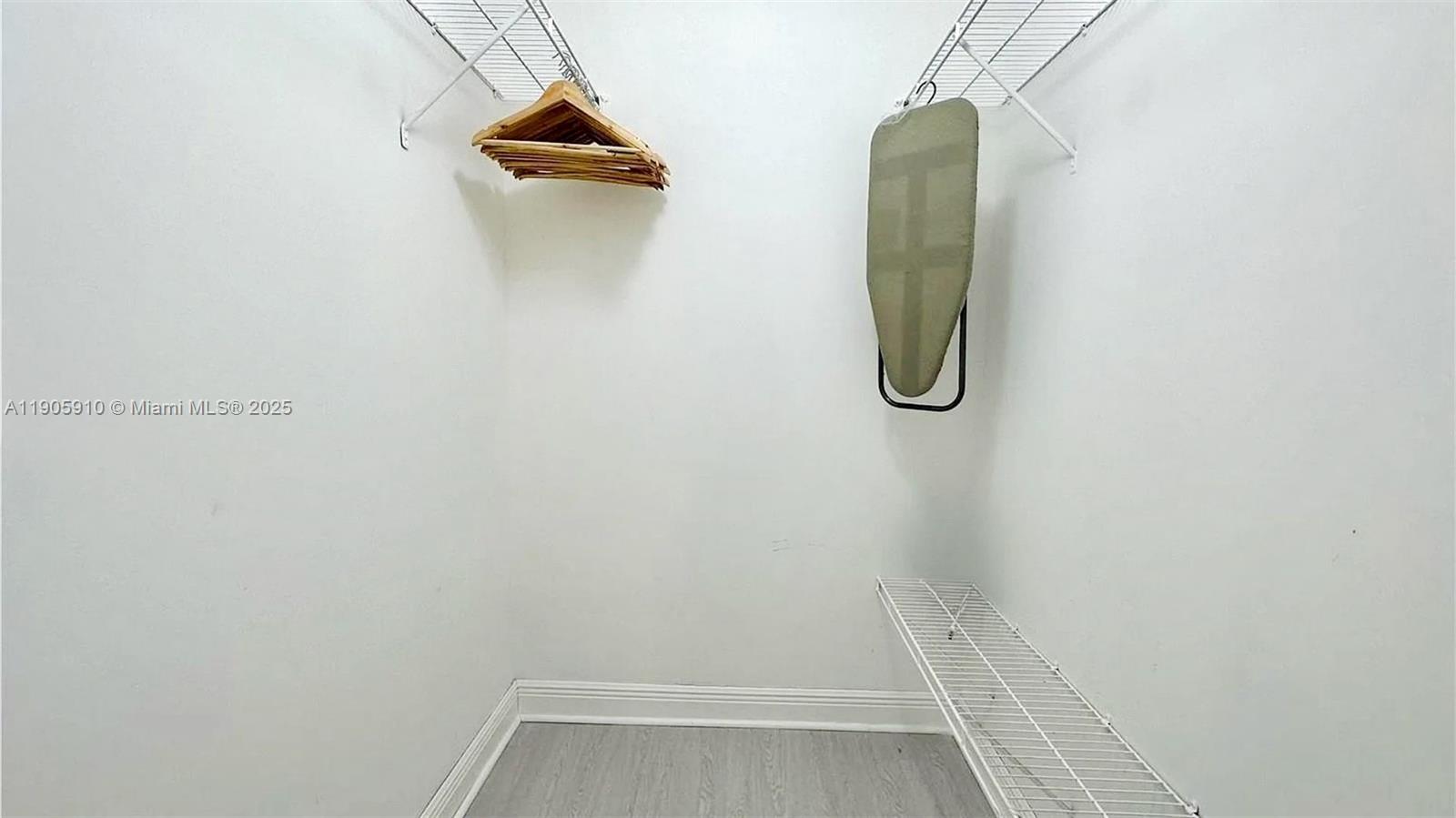 BRICKELL RIVERVIEW - Residential Income