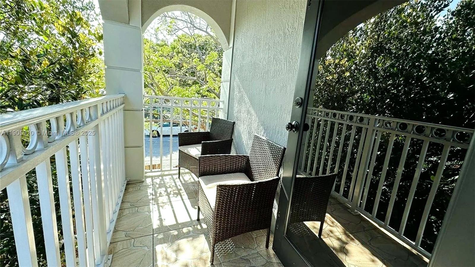 BRICKELL RIVERVIEW - Residential Income