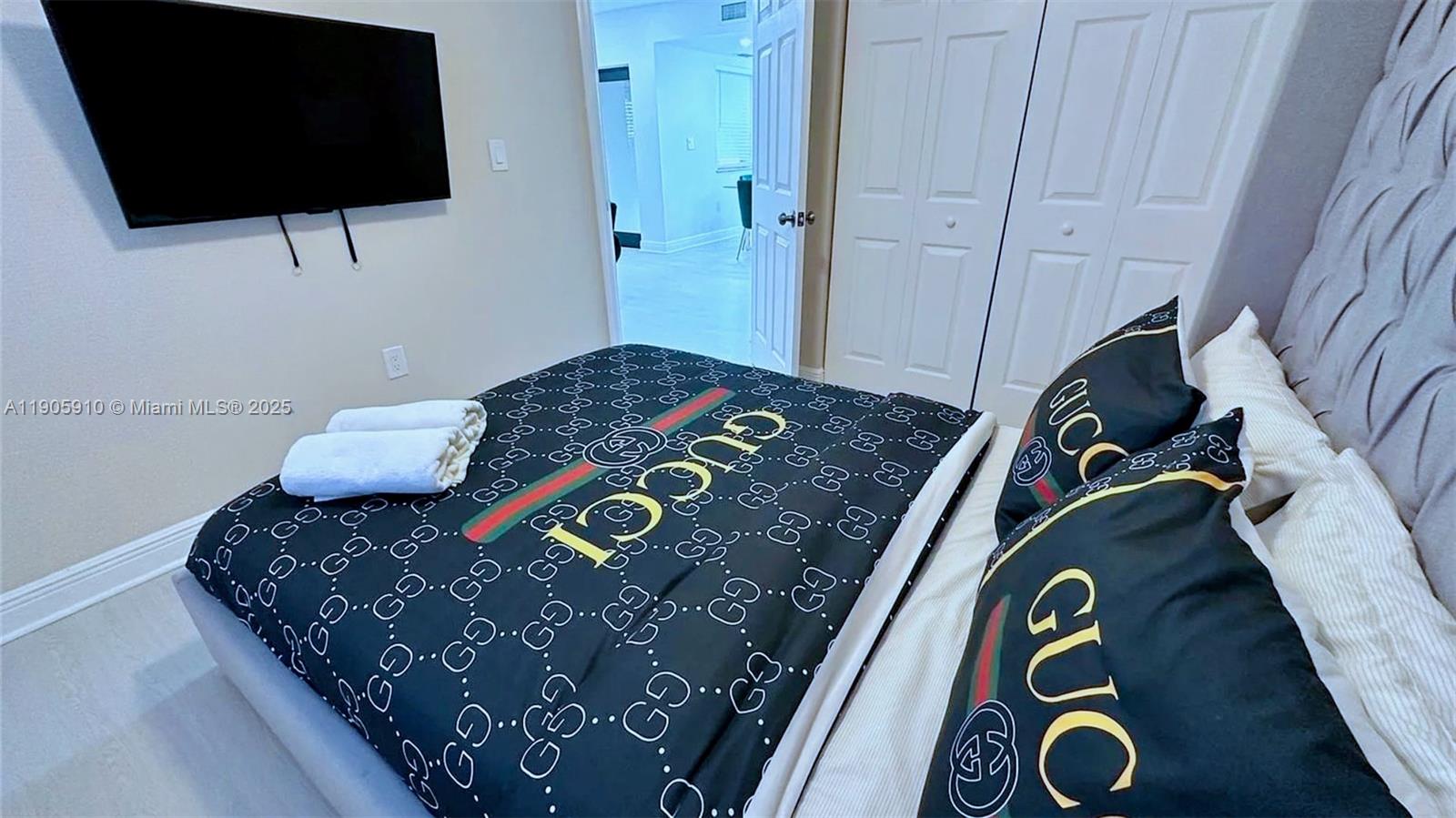 BRICKELL RIVERVIEW - Residential Income