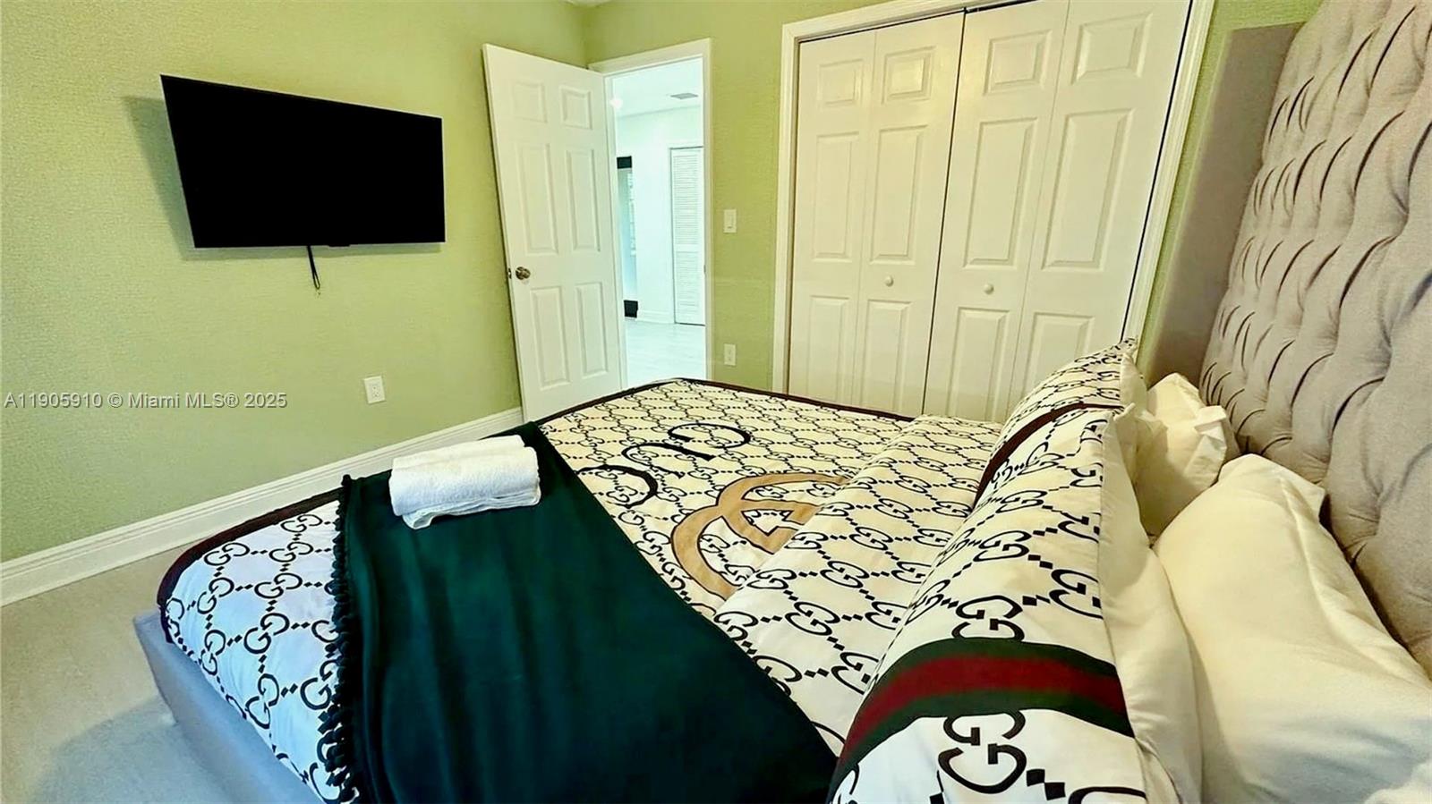 BRICKELL RIVERVIEW - Residential Income