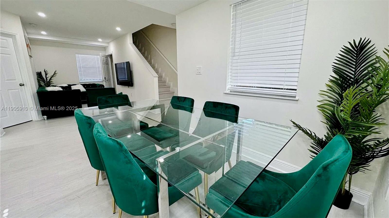 BRICKELL RIVERVIEW - Residential Income