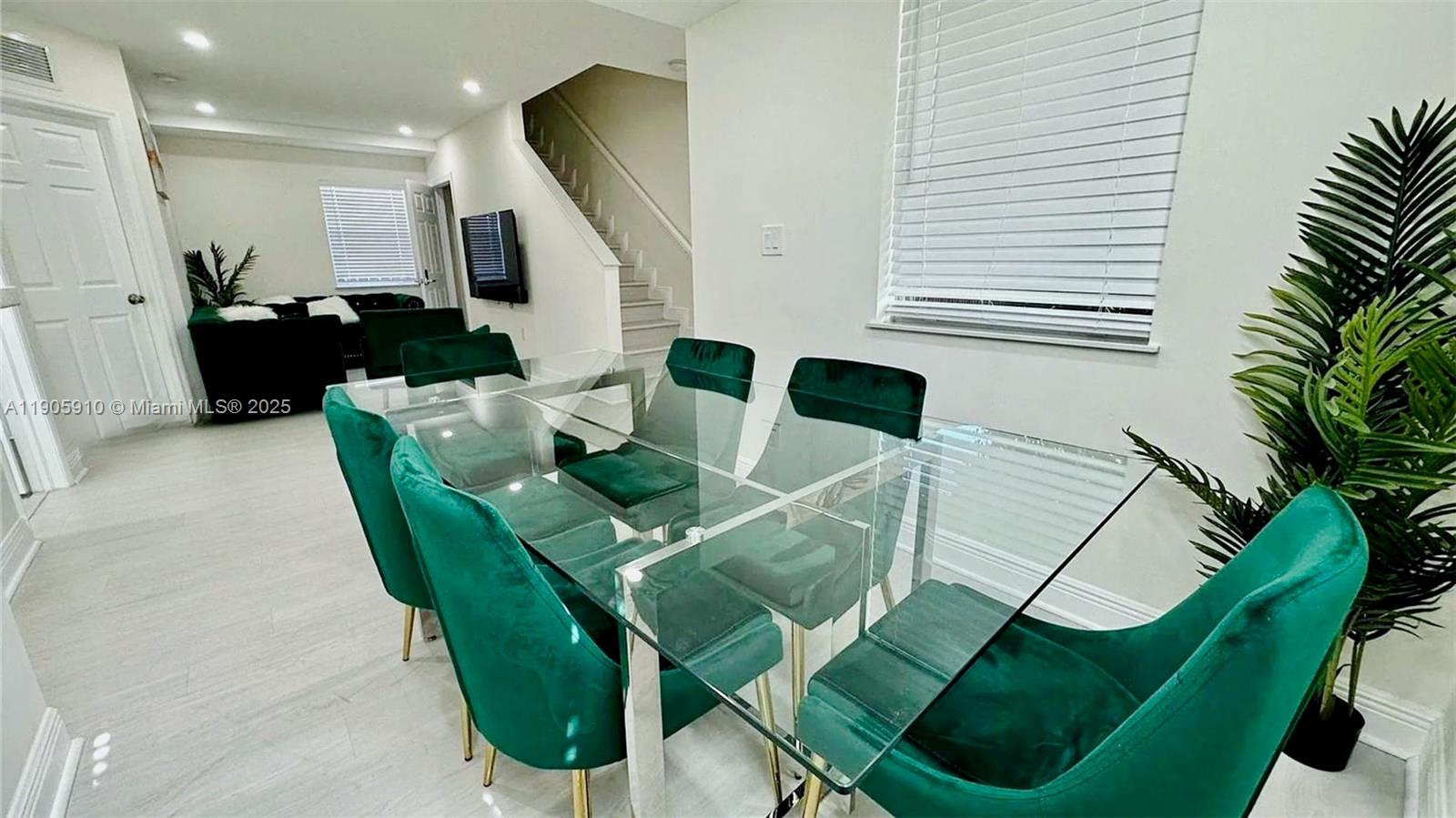 BRICKELL RIVERVIEW - Residential Income