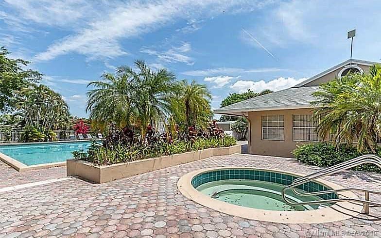 REFLECTIONS AT PEMBROKE - Residential Lease