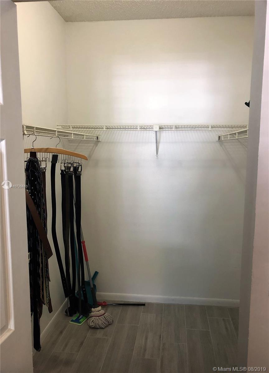 REFLECTIONS AT PEMBROKE - Residential Lease