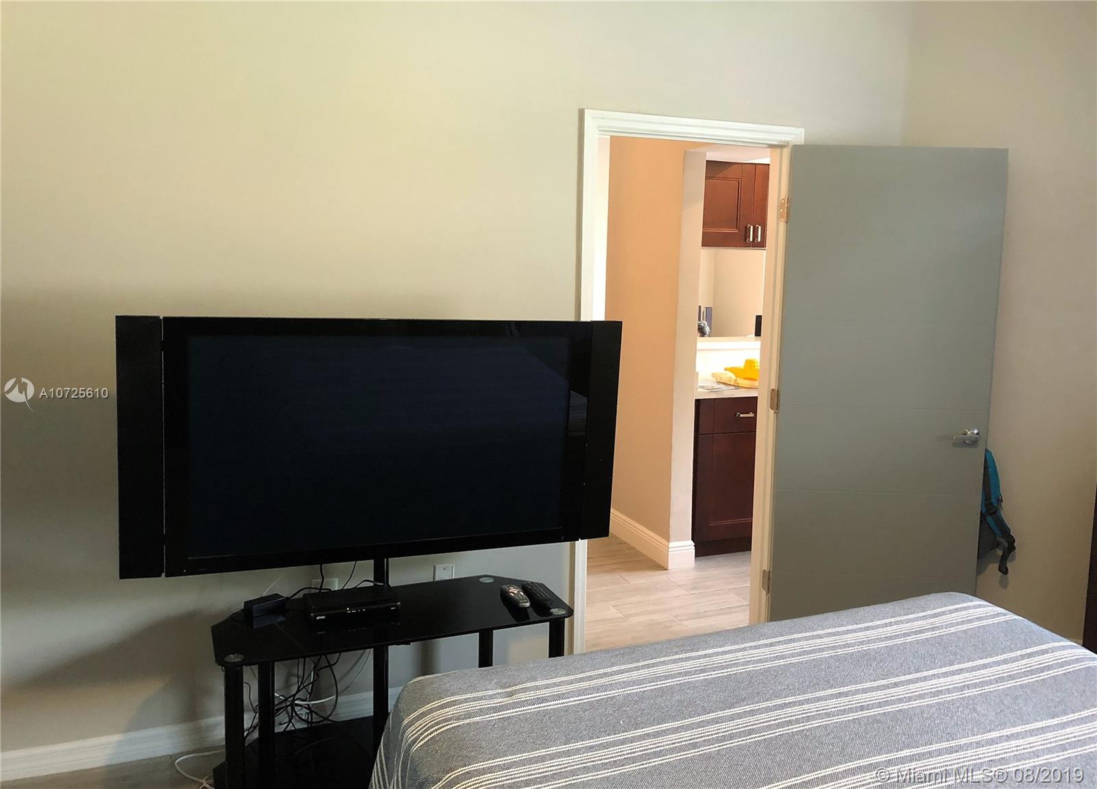 REFLECTIONS AT PEMBROKE - Residential Lease