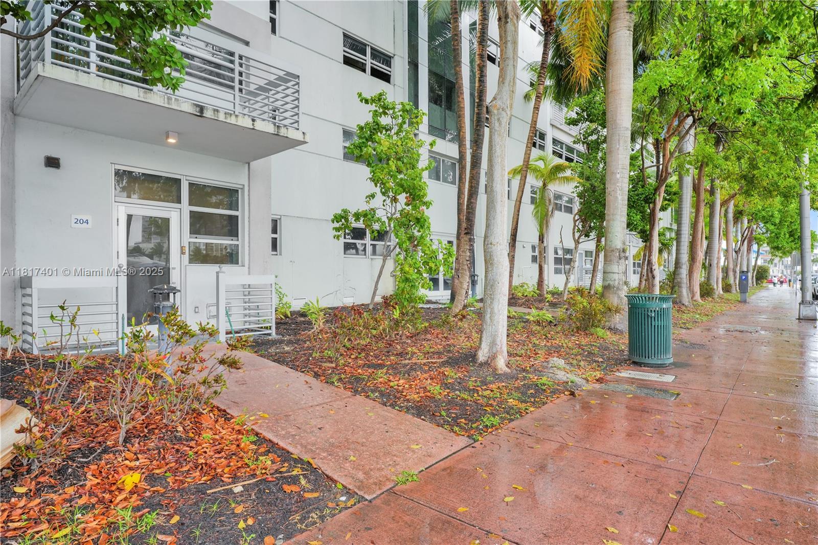 Rental Property at 4332 Collins Ave 204, Miami Beach, Miami-Dade County, Florida - Bedrooms: 3 
Bathrooms: 3  - $4,800 MO.