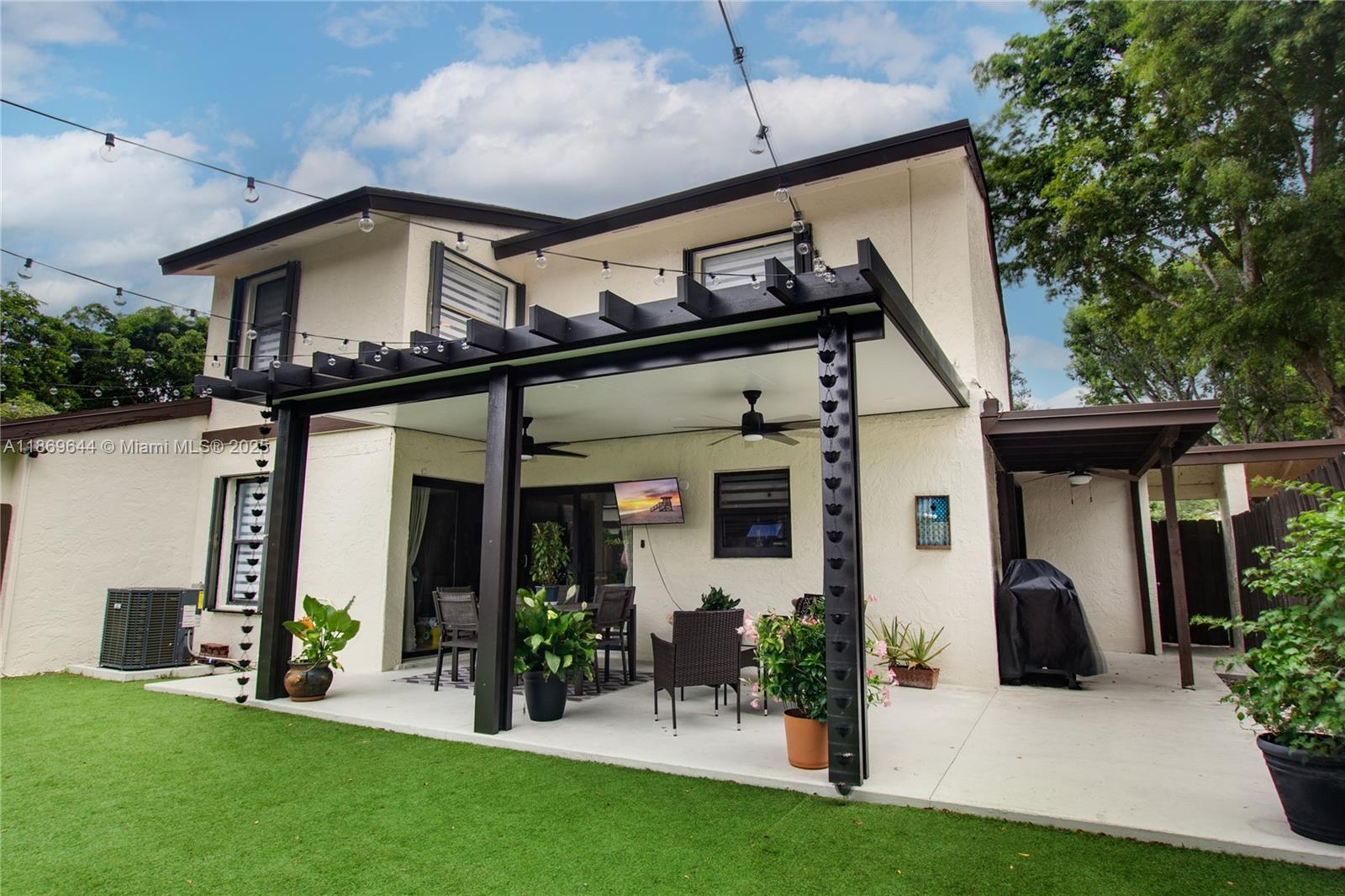 This home sells itself located in a primetime Kendall community and beautifully remodeled. Enjoy the comforts of a cozy outdoor patio or a cup of hot coco in a relaxing modern home. Newly installed A/C and water heater, hurricane impact windows and doors throughout the first floor. Between location, interior design and outdoor set up, you won’t find a better home!