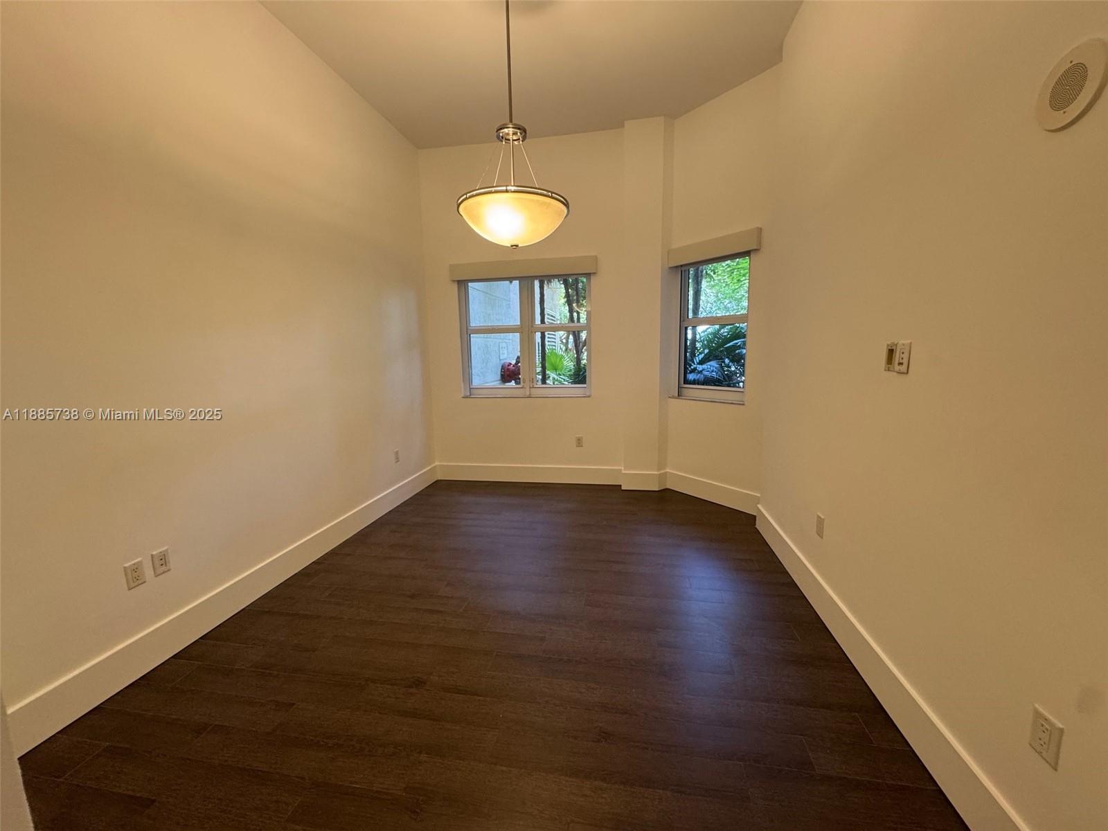 TURNBERRY VLG NO TOWER CO - Residential Lease