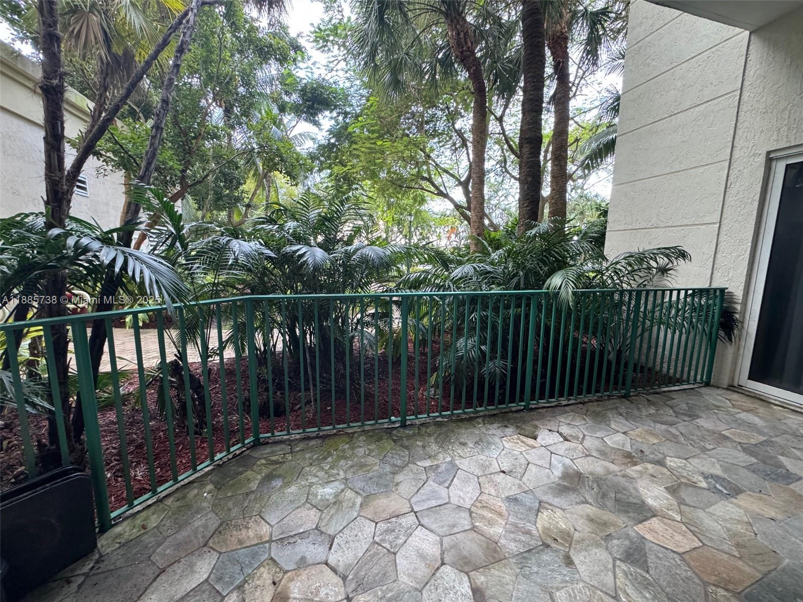 TURNBERRY VLG NO TOWER CO - Residential Lease