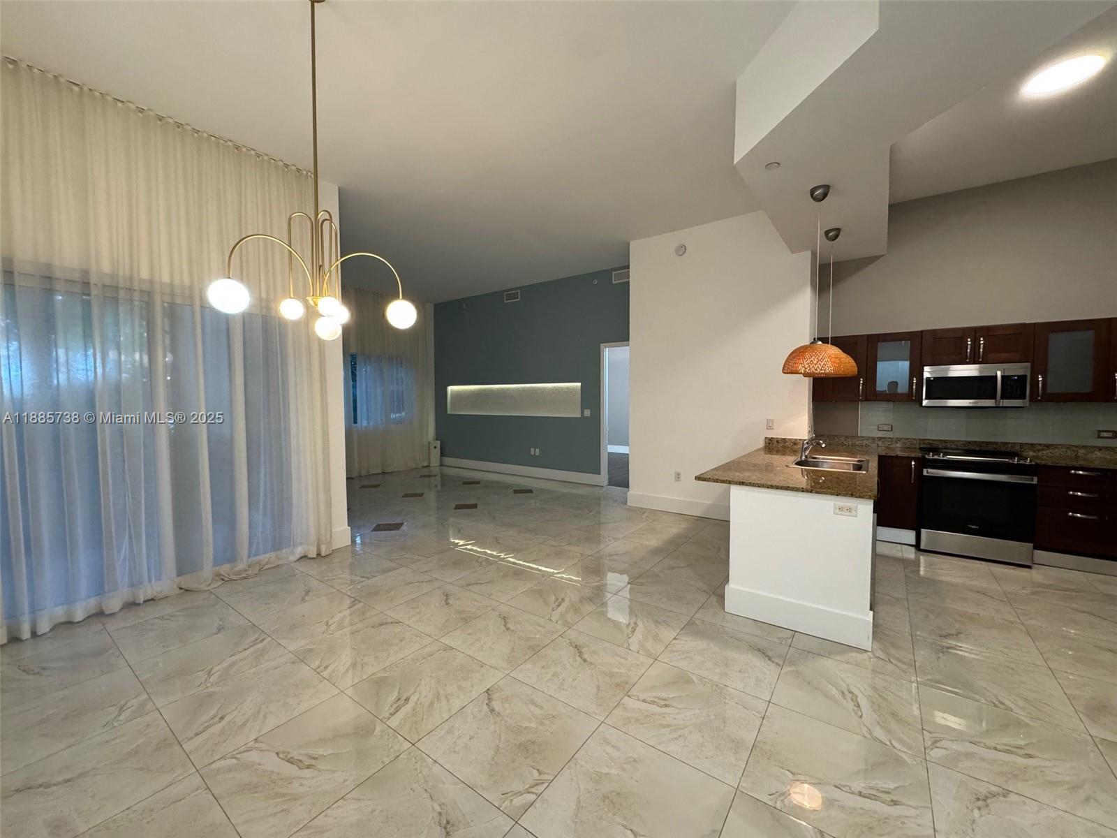 TURNBERRY VLG NO TOWER CO - Residential Lease