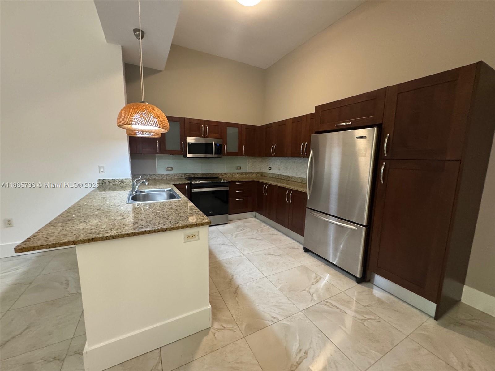 TURNBERRY VLG NO TOWER CO - Residential Lease