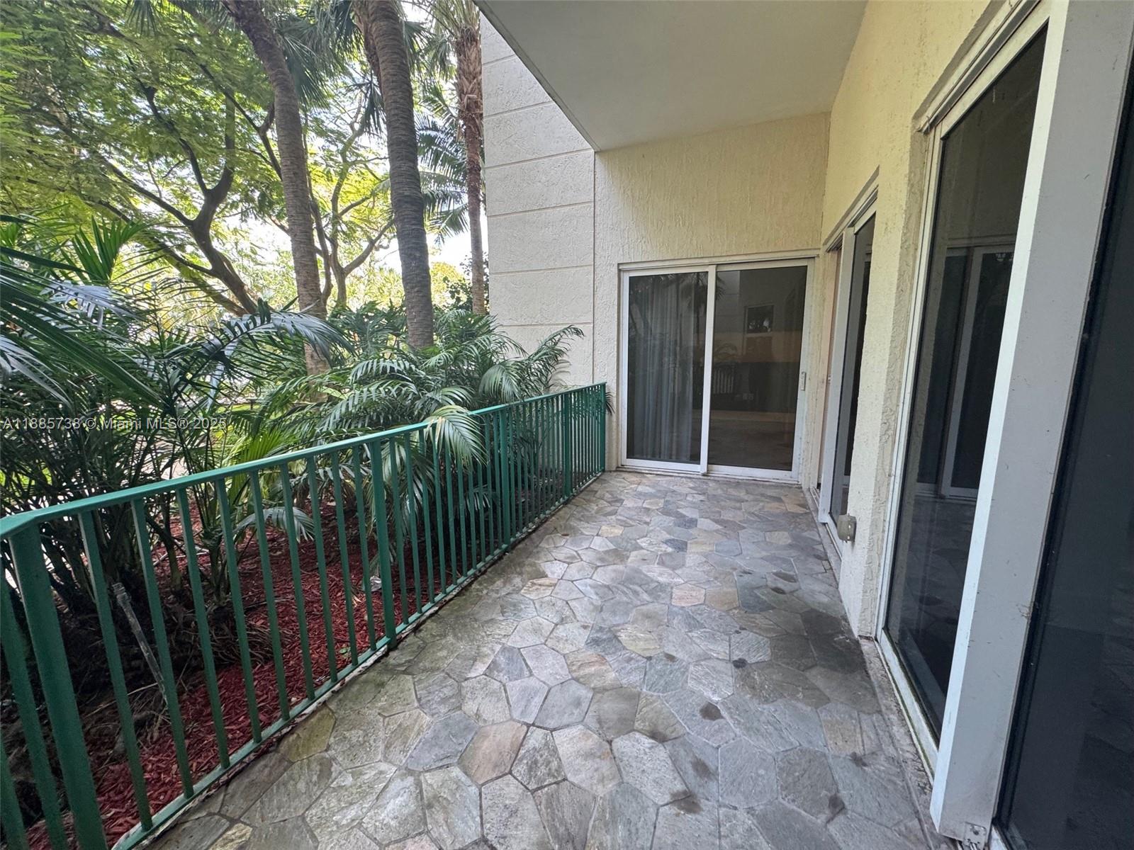 TURNBERRY VLG NO TOWER CO - Residential Lease
