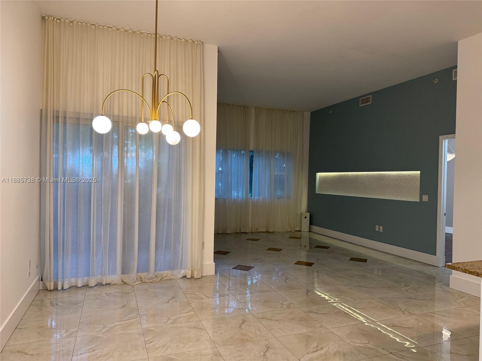 TURNBERRY VLG NO TOWER CO - Residential Lease