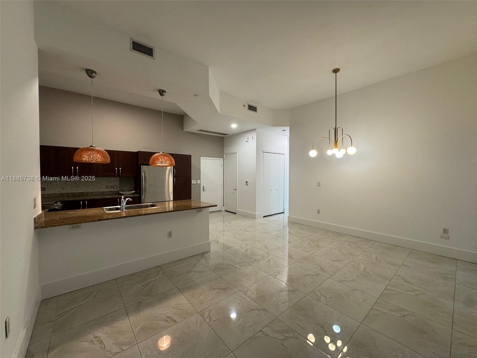TURNBERRY VLG NO TOWER CO - Residential Lease