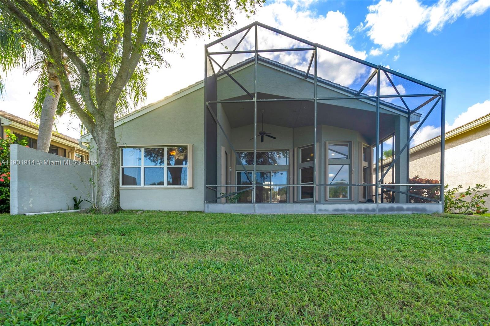 VALENCIA FALLS 10 - Residential