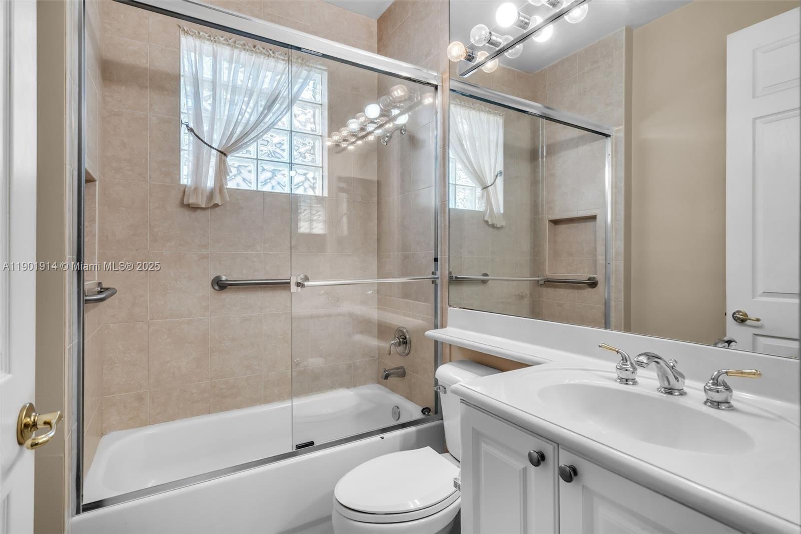 VALENCIA FALLS 10 - Residential