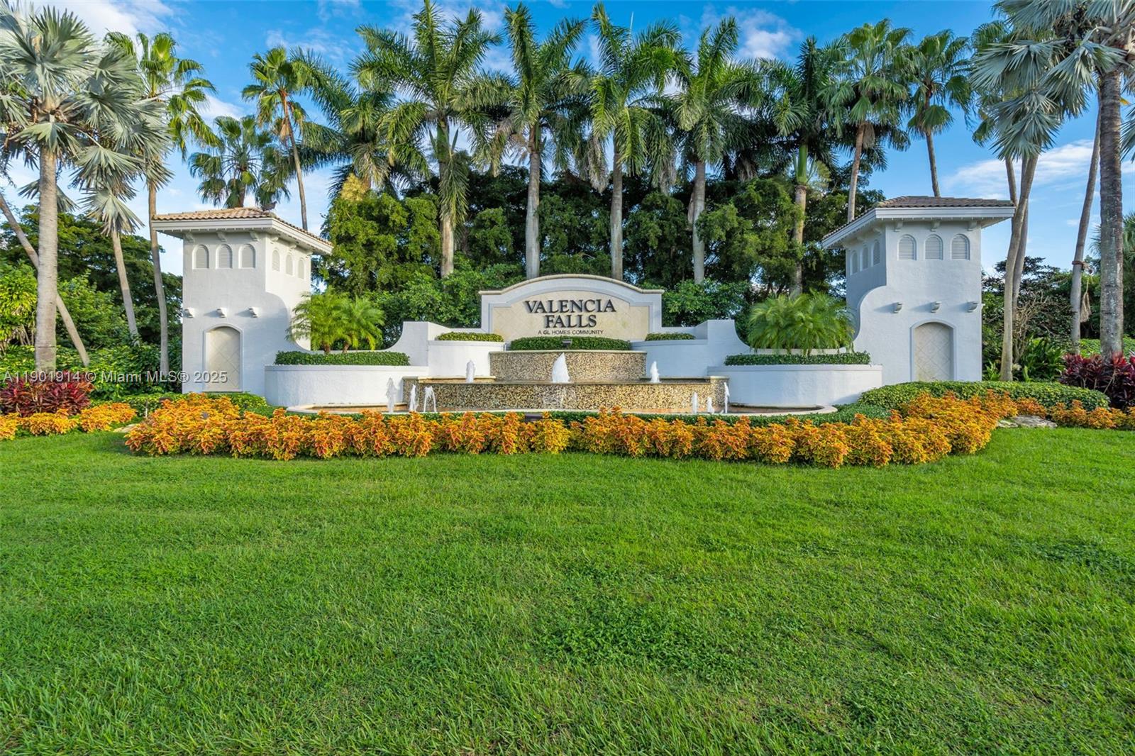 VALENCIA FALLS 10 - Residential