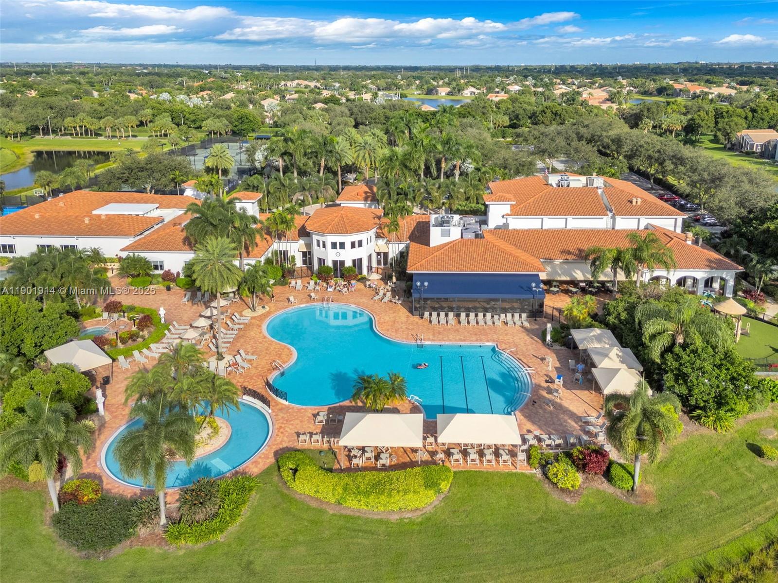 VALENCIA FALLS 10 - Residential