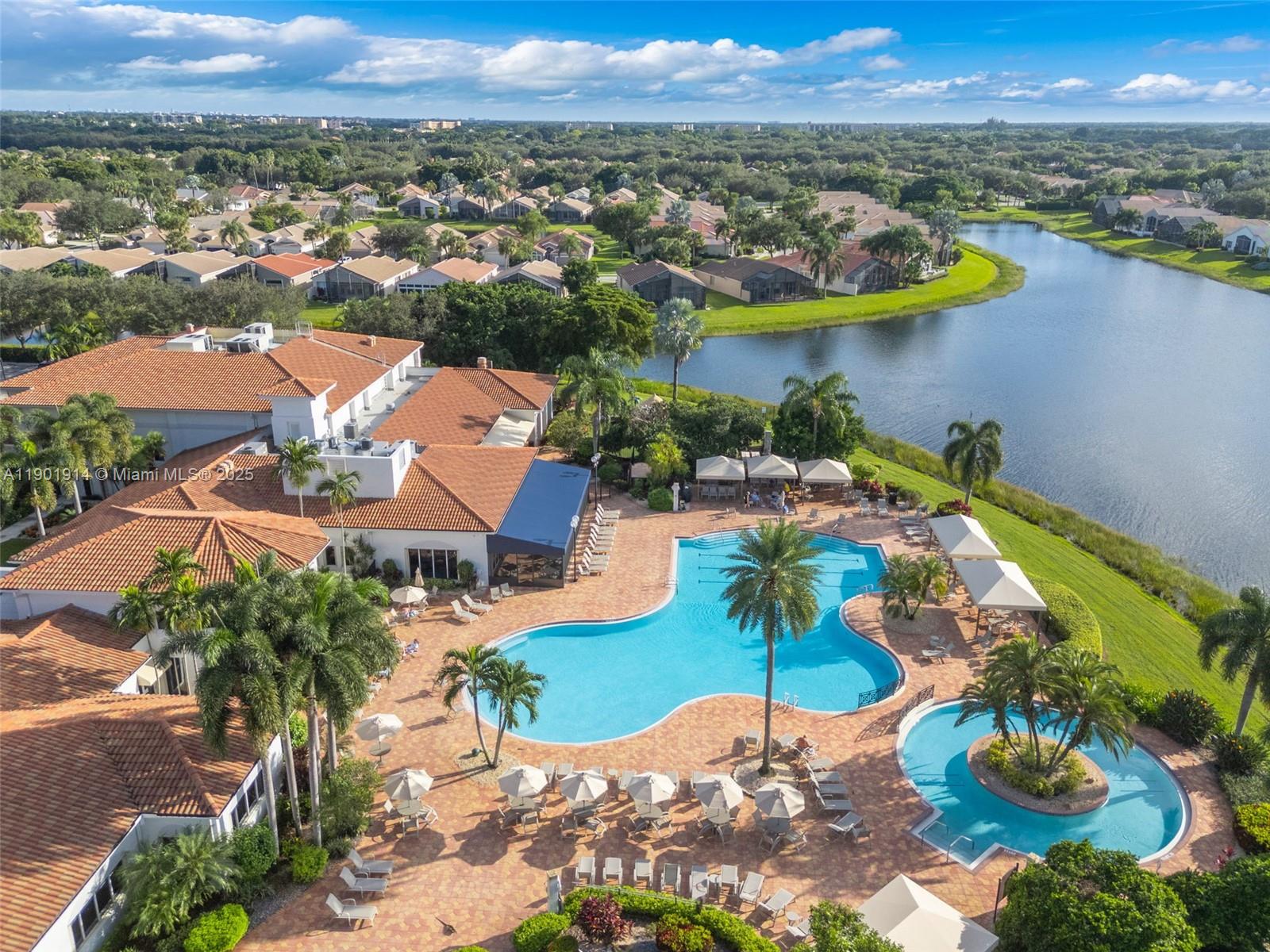 VALENCIA FALLS 10 - Residential