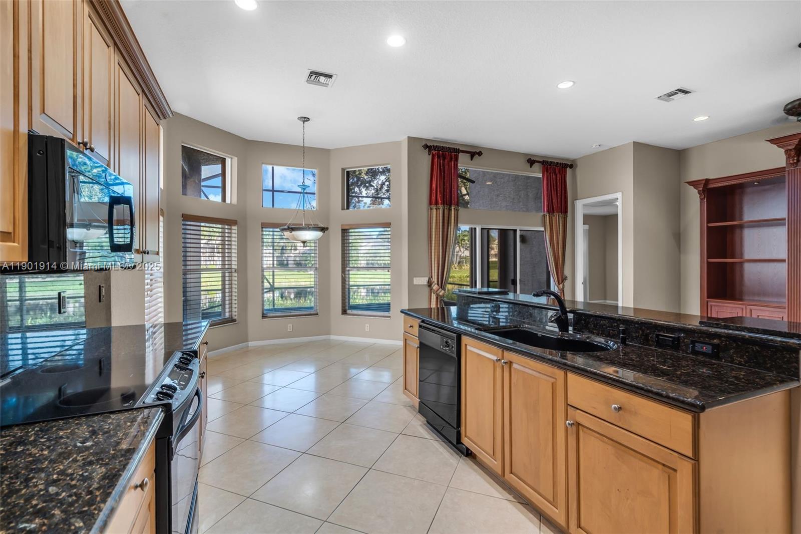 VALENCIA FALLS 10 - Residential