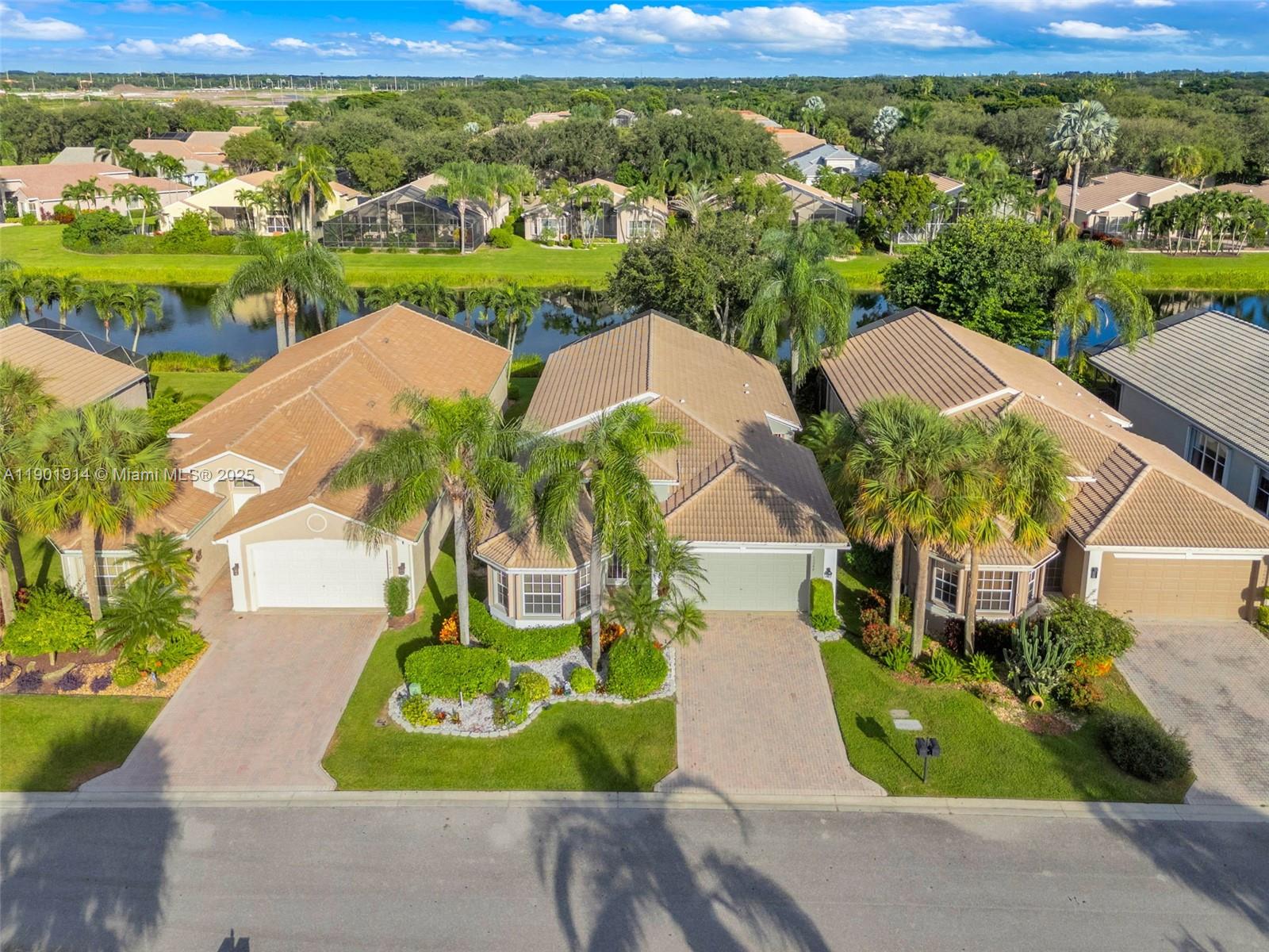 VALENCIA FALLS 10 - Residential