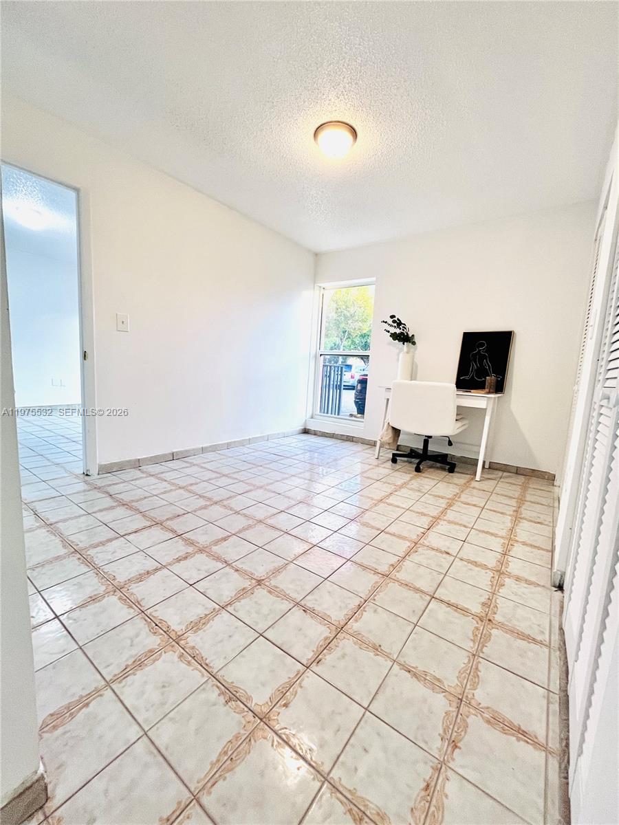 SUNSET VILLAS NO 3 CONDO - Residential