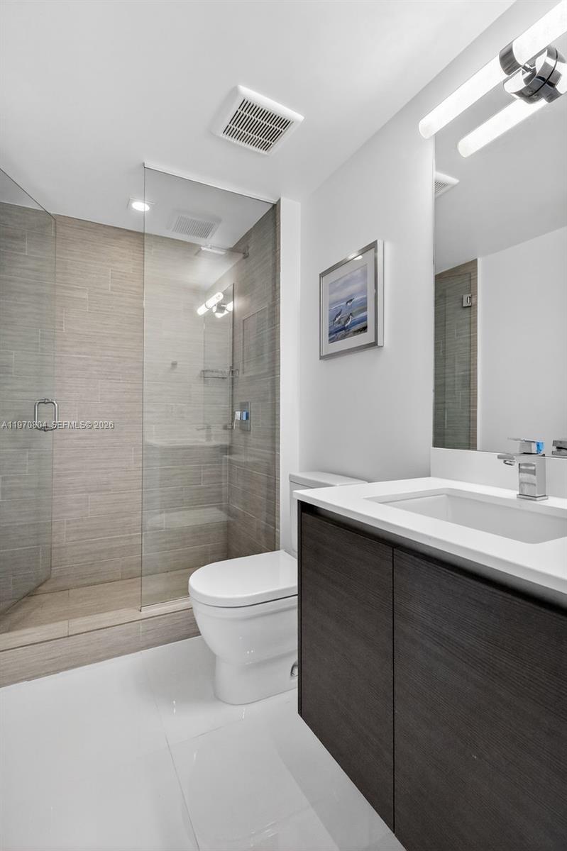 PARQUE TOWERS CONDO - Residential Lease