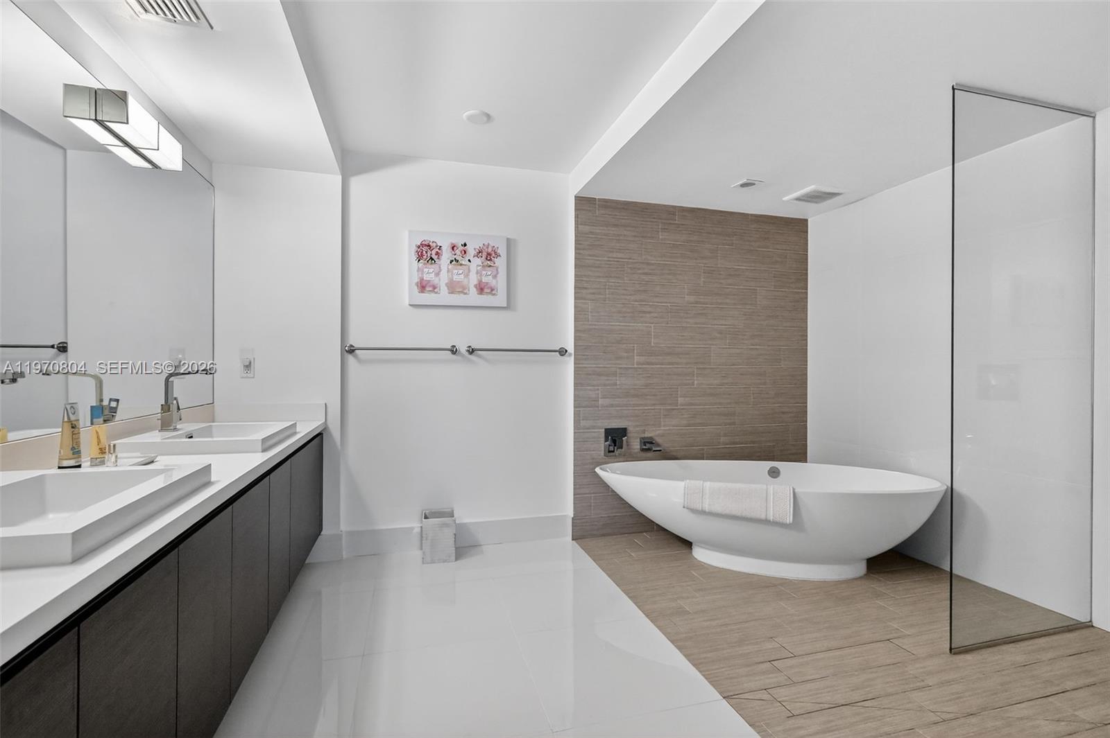 PARQUE TOWERS CONDO - Residential Lease