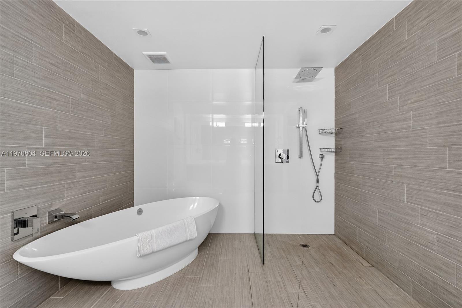 PARQUE TOWERS CONDO - Residential Lease