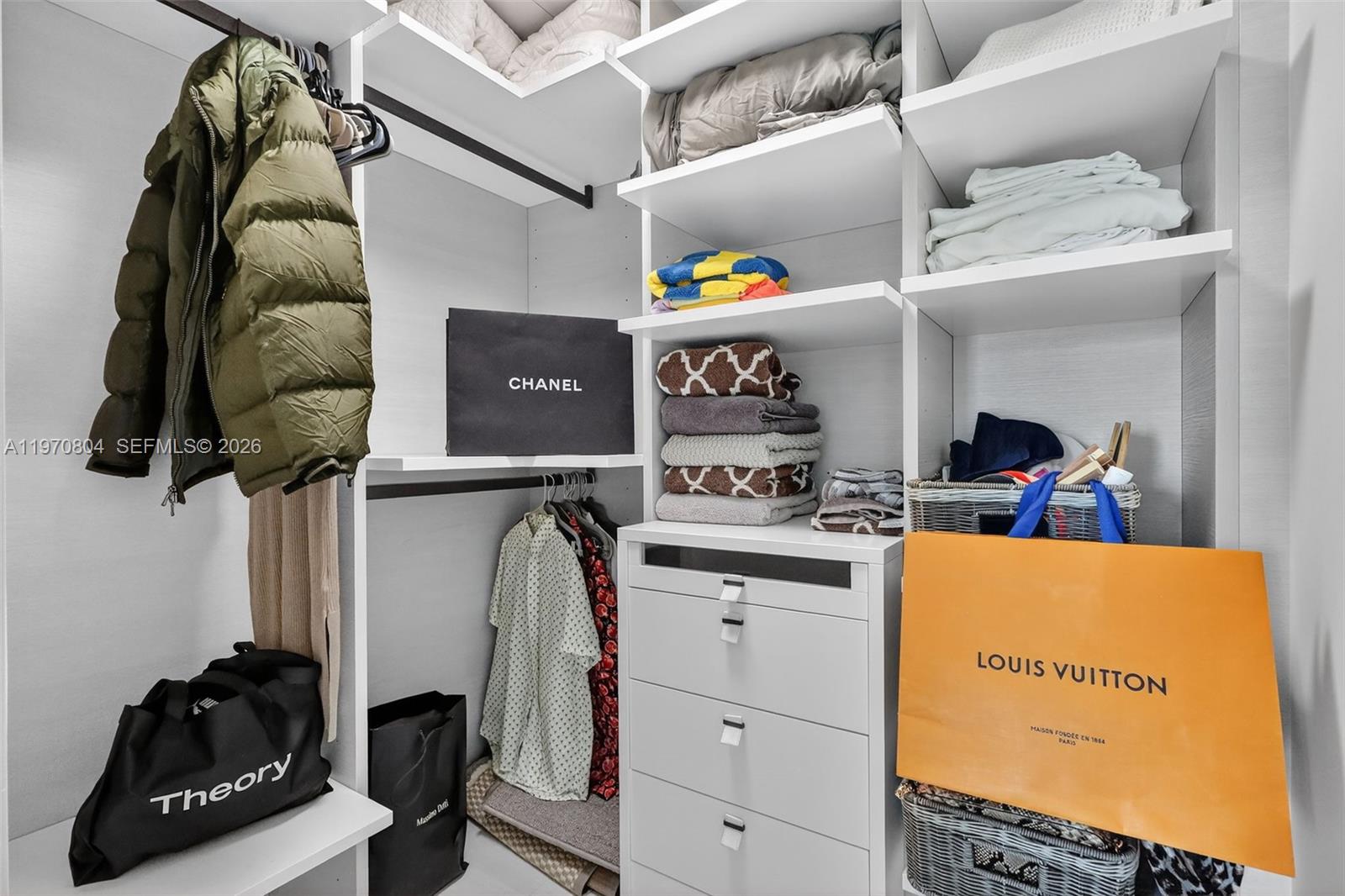 PARQUE TOWERS CONDO - Residential Lease