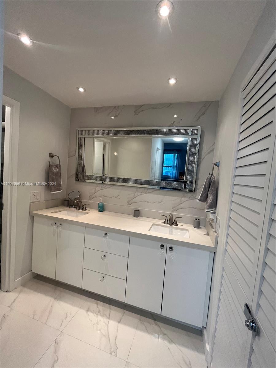 ALEXANDER TOWERS CONDO - Residential Lease