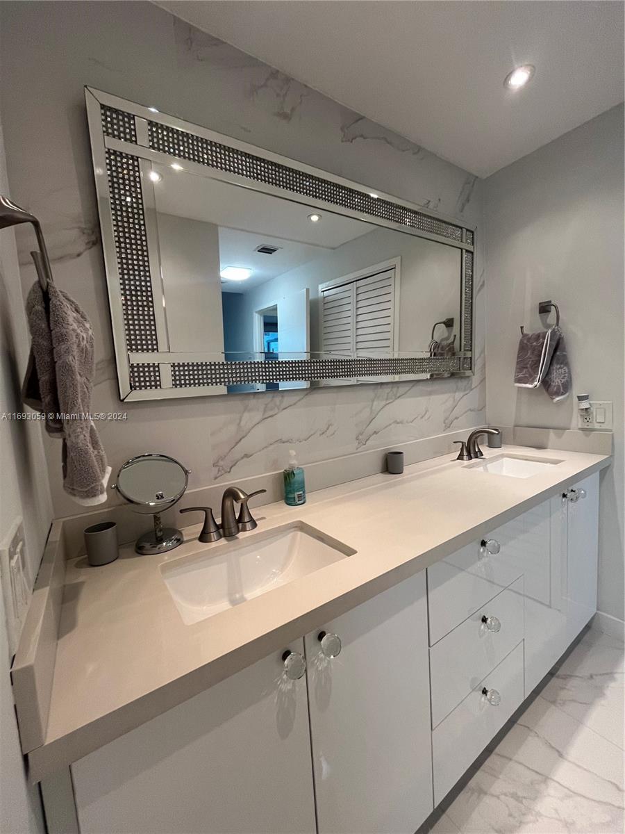 ALEXANDER TOWERS CONDO - Residential Lease