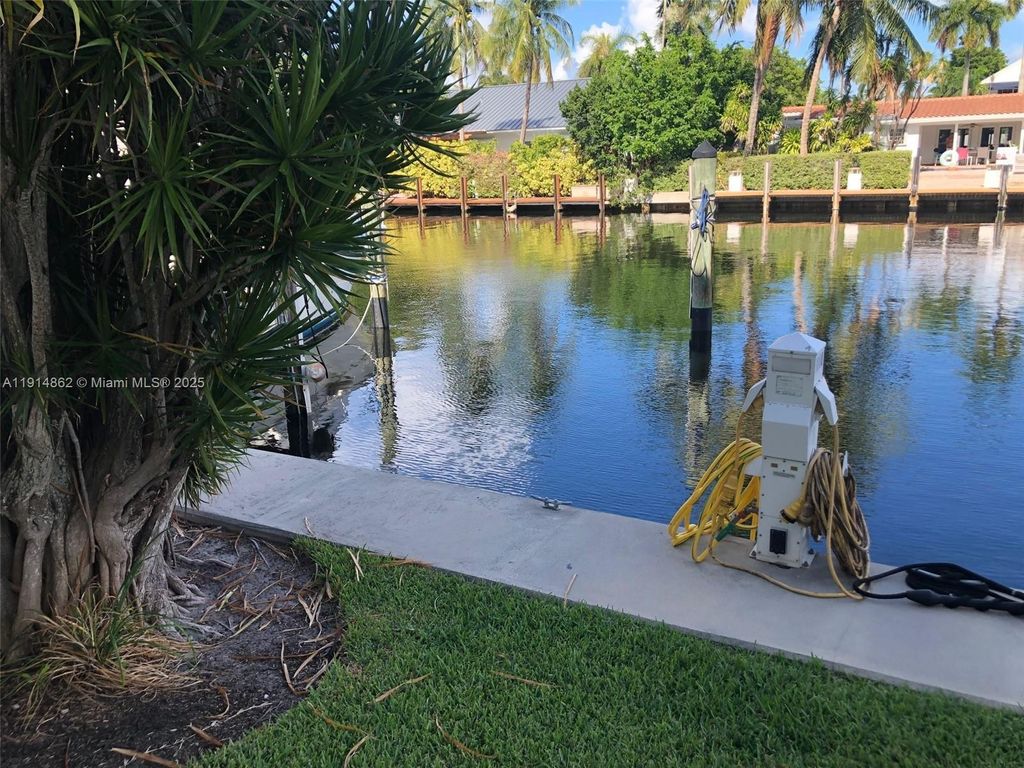 Photo of 76 Isle Of Venice Dr, DOCK Dr, Fort Lauderdale, FL 33301 (MLS # A11914862)