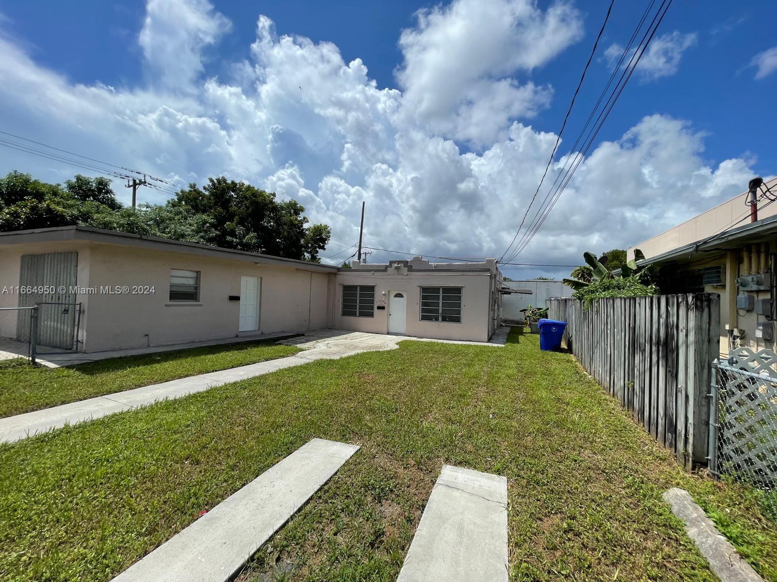 1028 Sw 30th Ave, Miami, Broward County, Florida - 3 Bedrooms  
2 Bathrooms - 