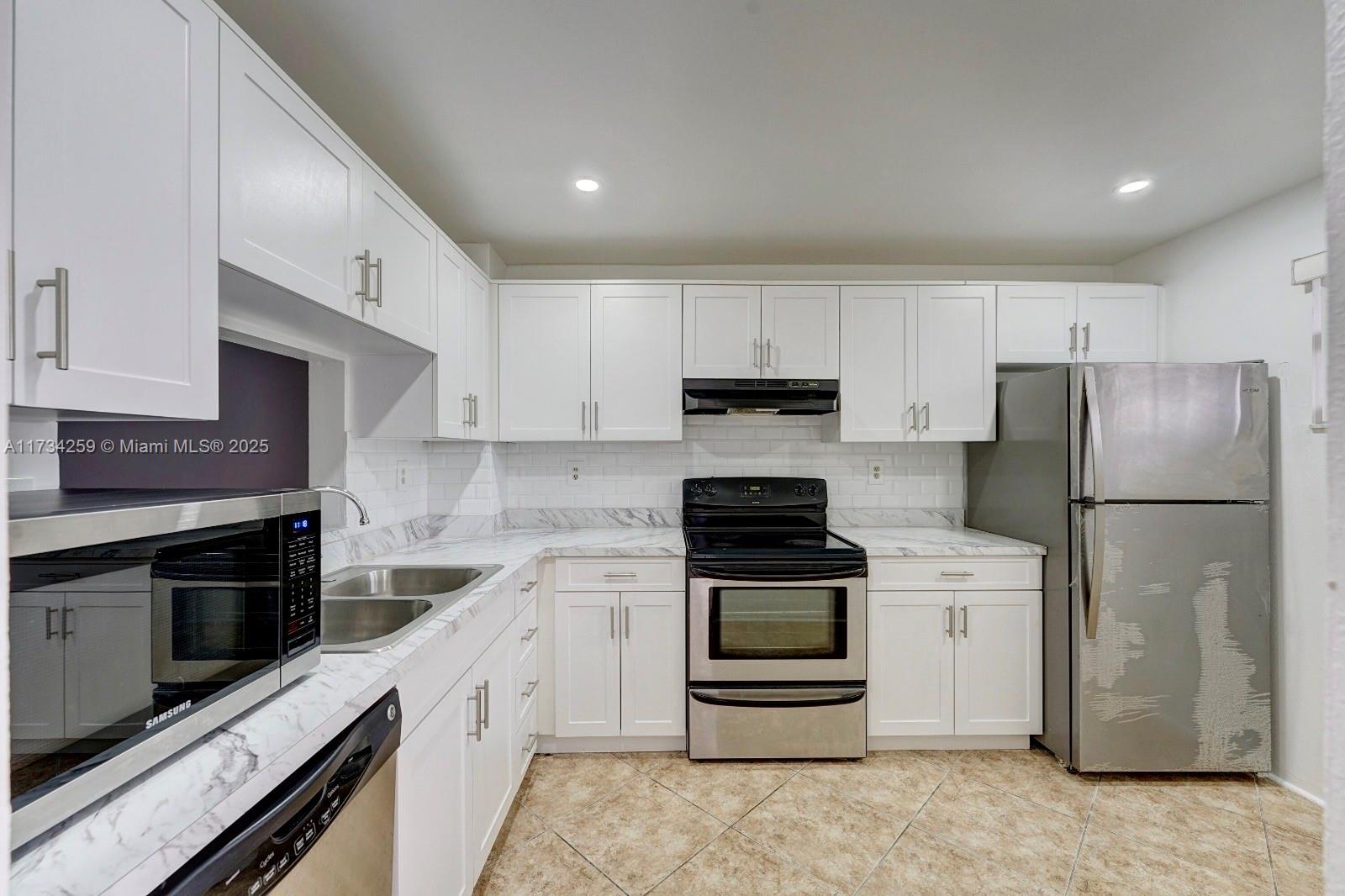 SHERWOOD SQUARE CONDOMINI - Residential