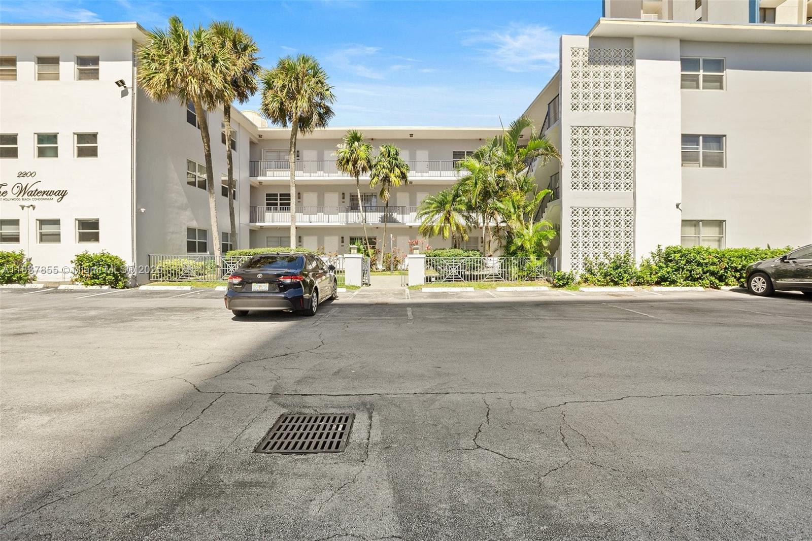 WATERWAY @ HOLLYWOOD BEAC - Residential Lease