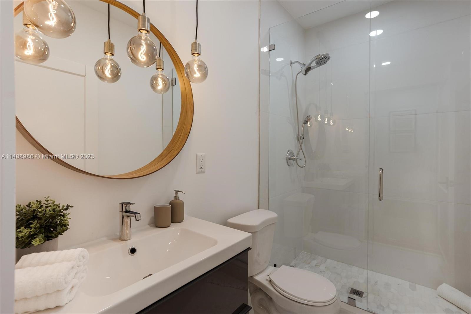 ADEMAR PARK AMD PL - Residential