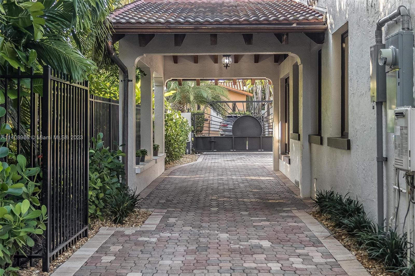 ADEMAR PARK AMD PL - Residential