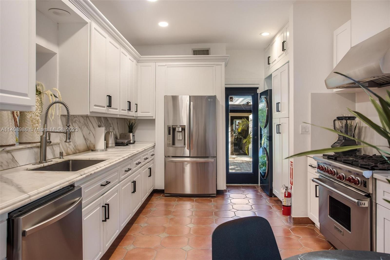 ADEMAR PARK AMD PL - Residential