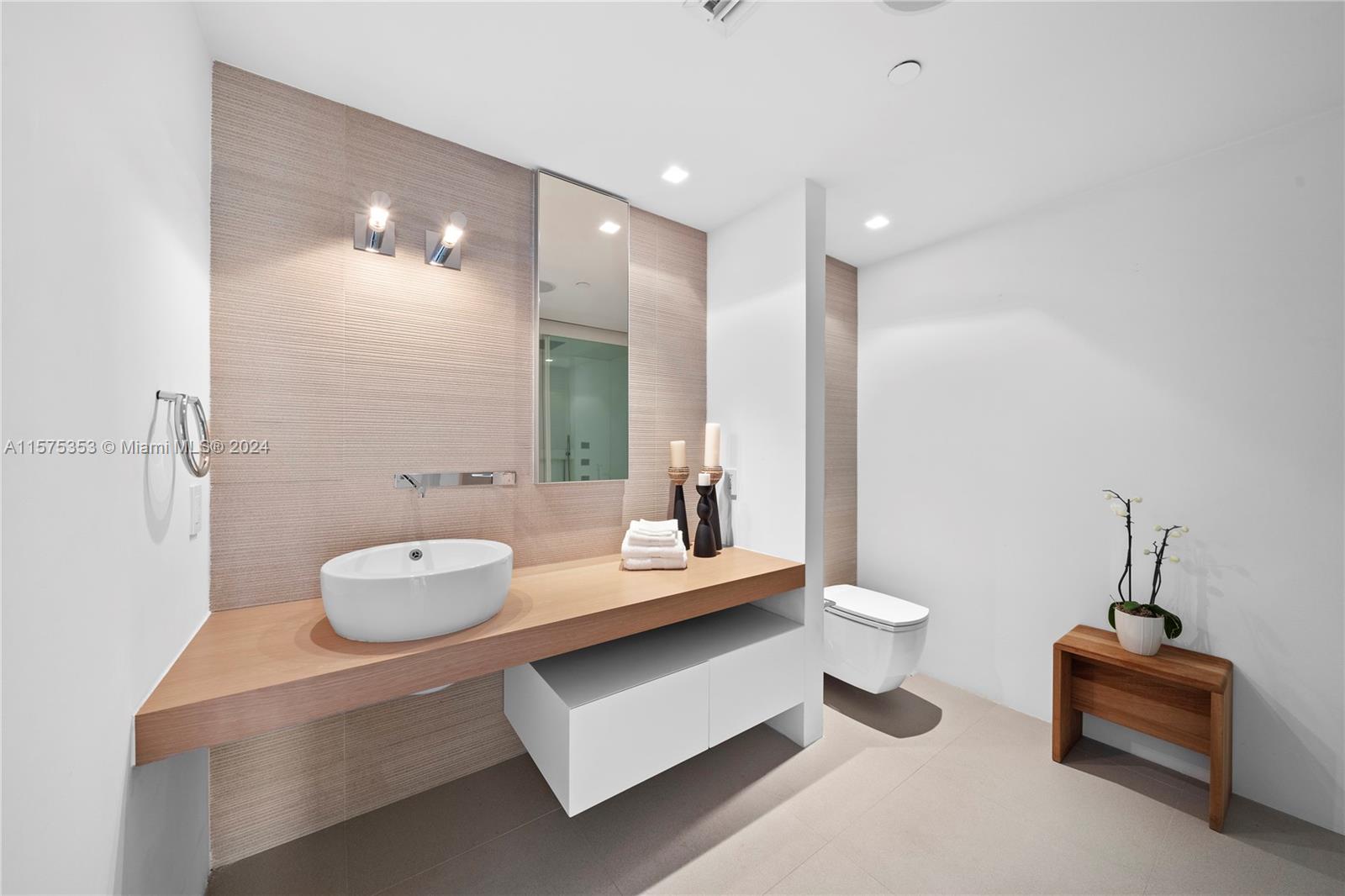 BLUE DIAMOND CONDO - Residential Lease