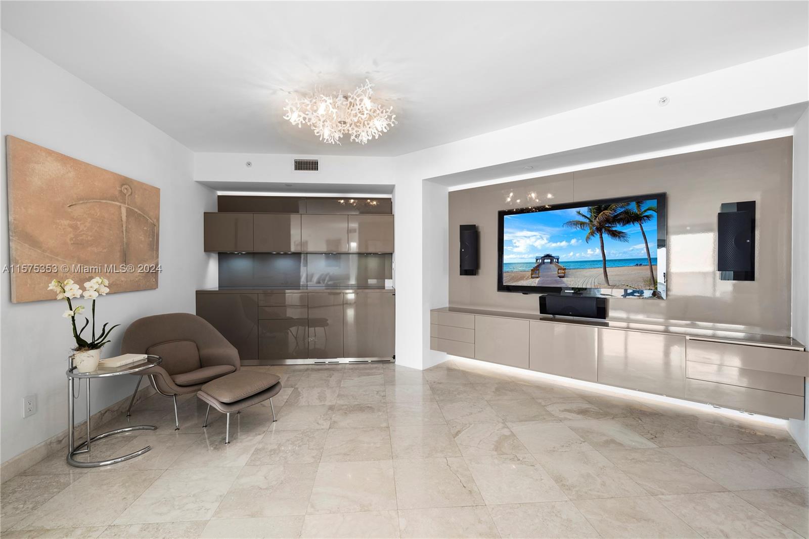 BLUE DIAMOND CONDO - Residential Lease