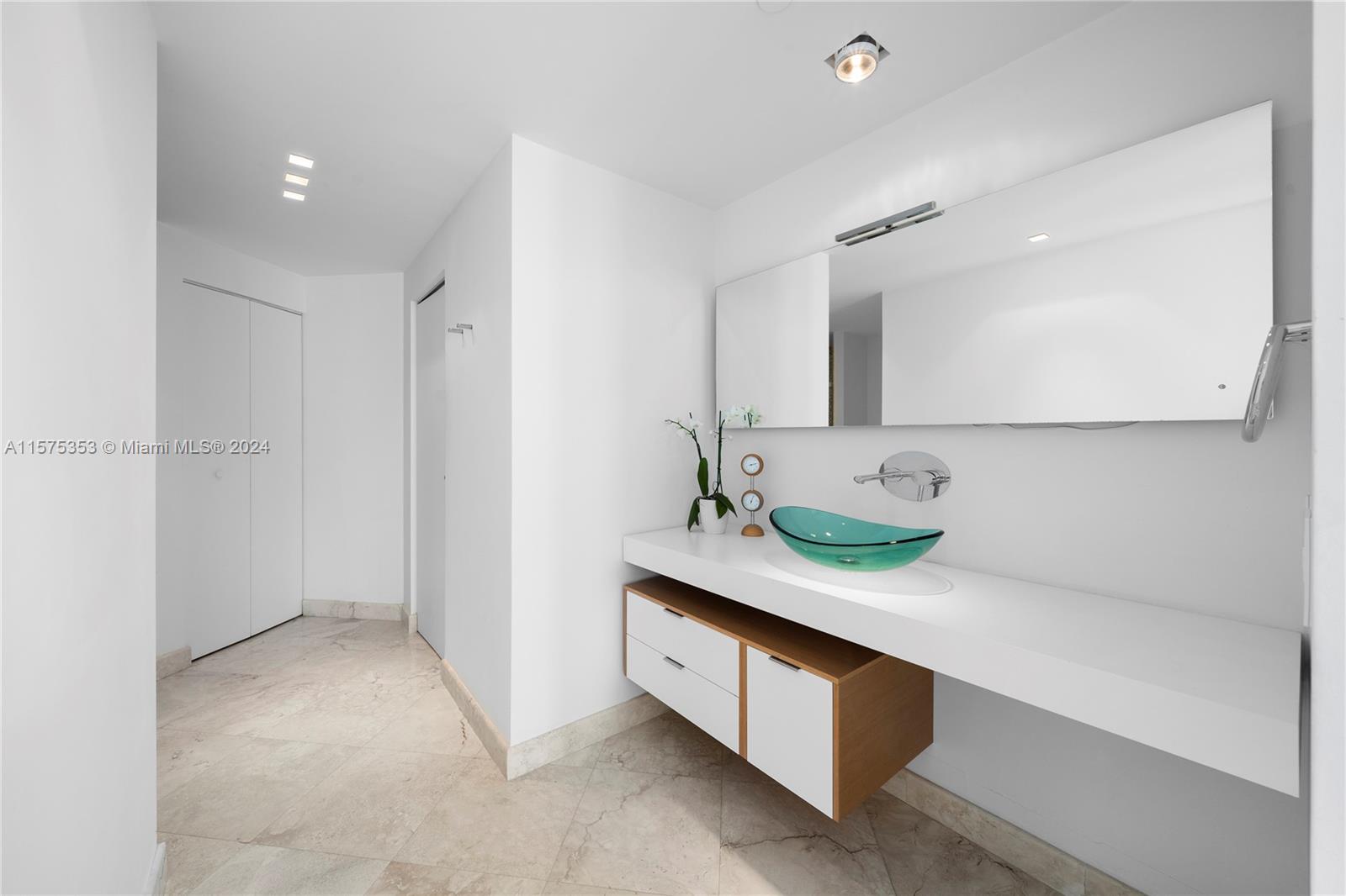 BLUE DIAMOND CONDO - Residential Lease